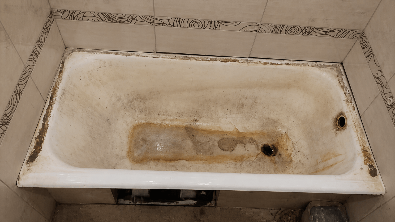 Сколы и трещины на ванне до ремонта