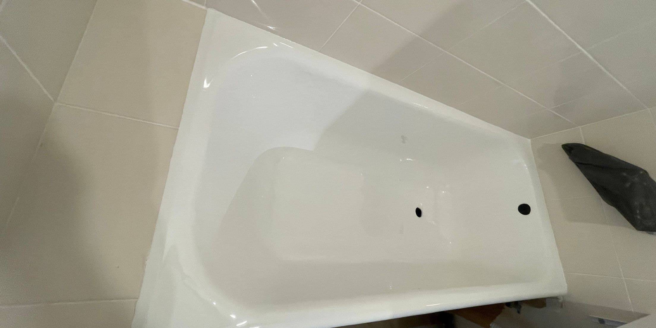 Чугунная ванна после реставрации жидким акрилом