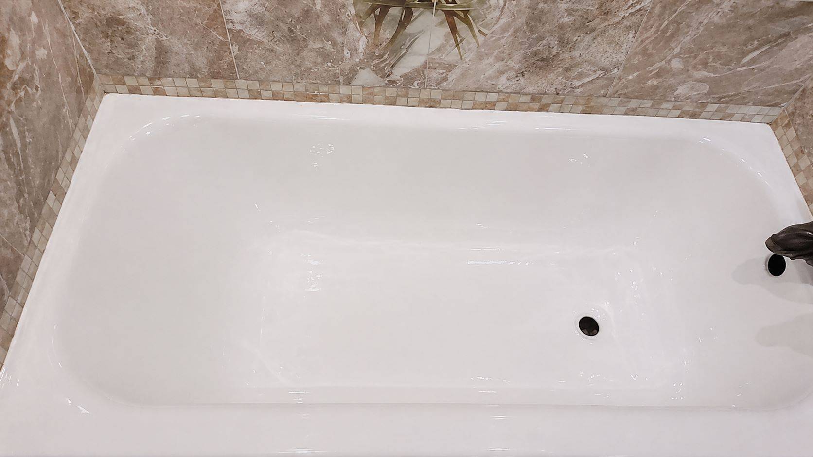 Ванна после ремонта зоны слива