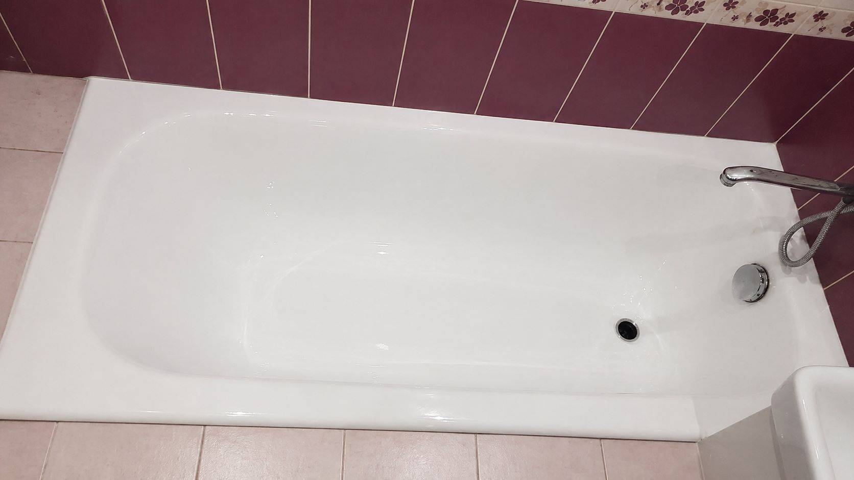 Ванна с белым дном после реставрации