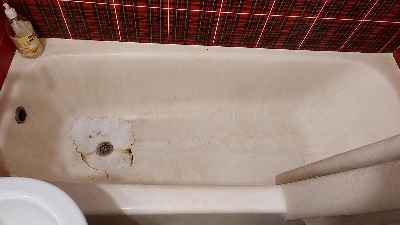 Ванна с дефектами до реставрации