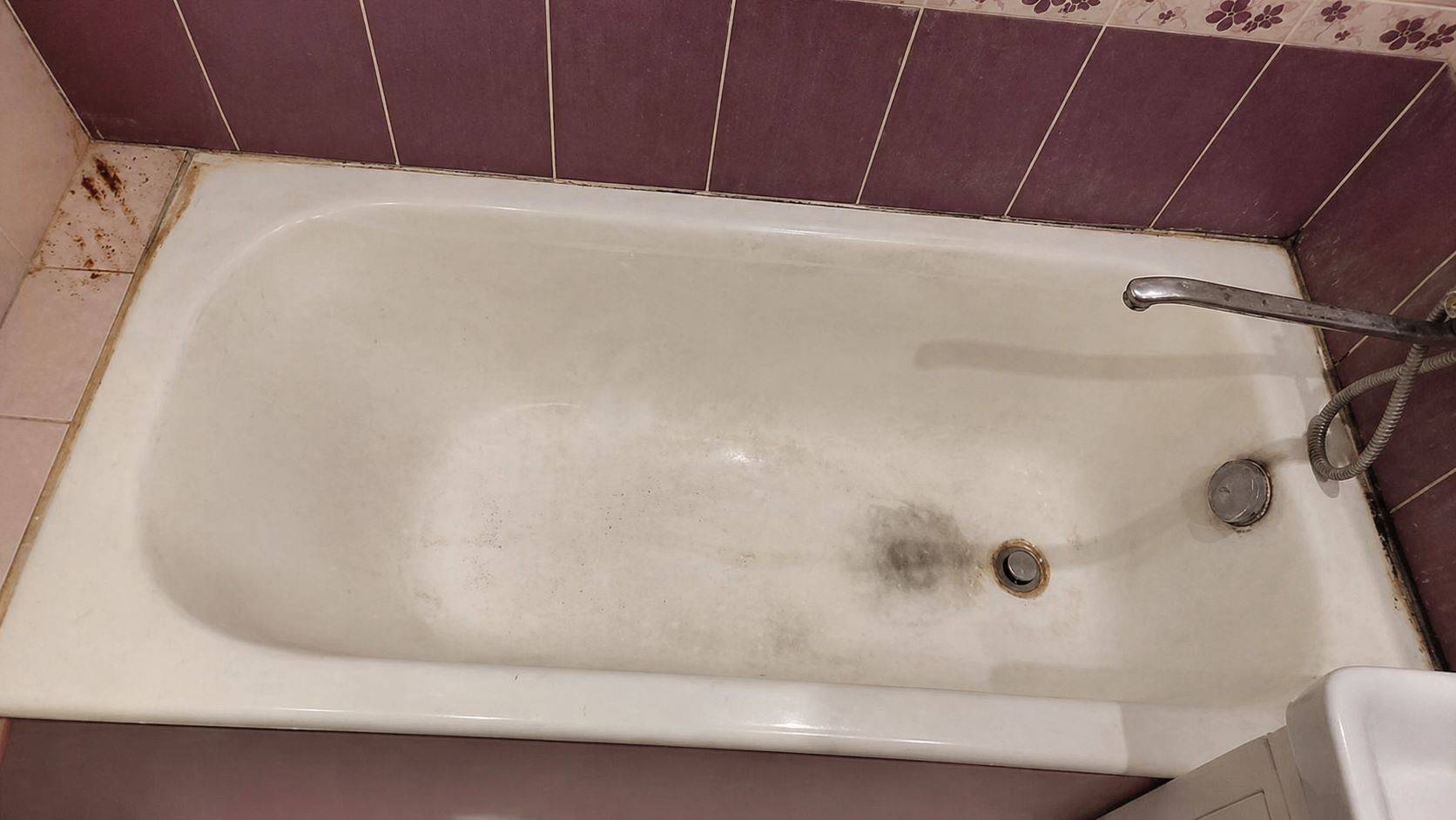 Ванна с потемневшим дном до реставрации